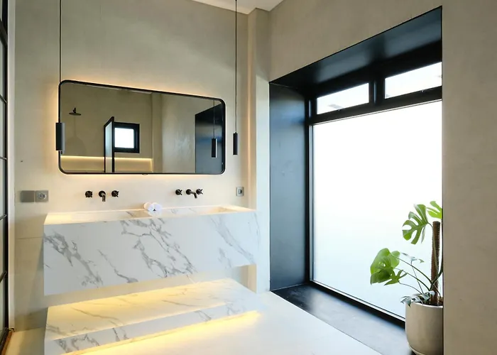 Manresa Berawa - 3 Bedroom In Bali Villa *