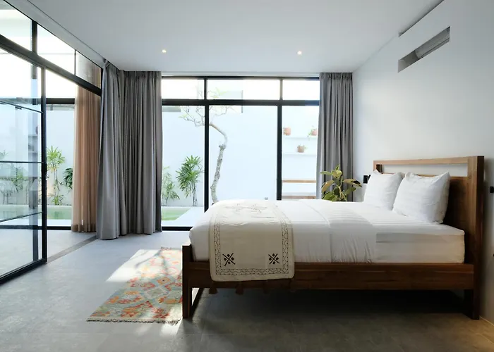 Villa Manresa Berawa - 3 Bedroom In Bali *
