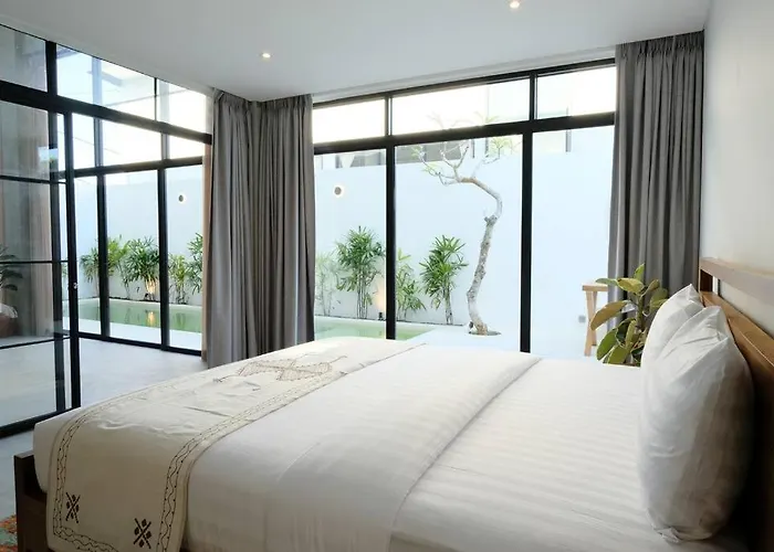 Manresa Berawa - 3 Bedroom In Bali